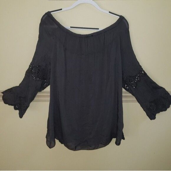 NWT Ladies Off the shoulder Top. GREY. Size: Medium - Picture 3 of 8